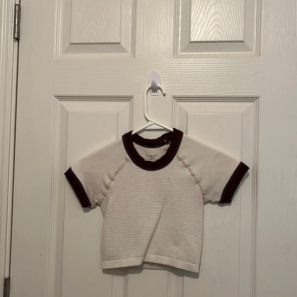 URBAN OUTFITTERS• CROPPED SHIRT• SO CUTE